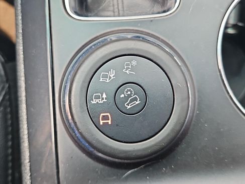 Used 2016 Ford Explorer XLT w/ Equipment Group 202A AWD/4WD image 23