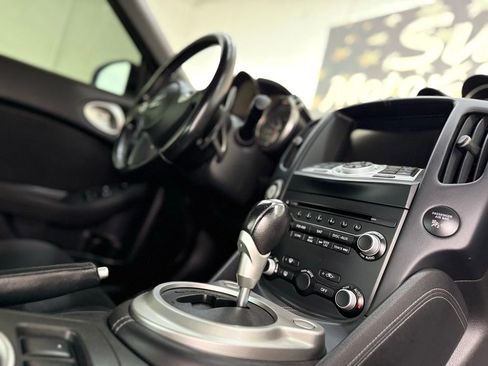 Used 2017 Nissan 370Z w/ Sport Package image 20