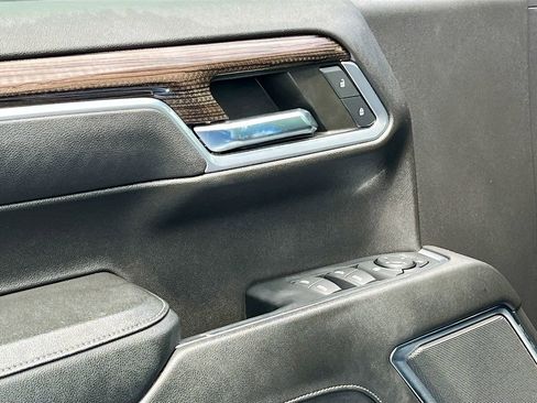 Used 2023 Chevrolet Silverado 1500 LT AWD/4WD image 18