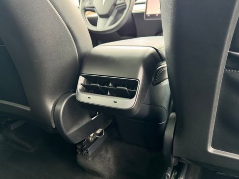 Used 2025 Tesla Model Y Long Range RWD image 14