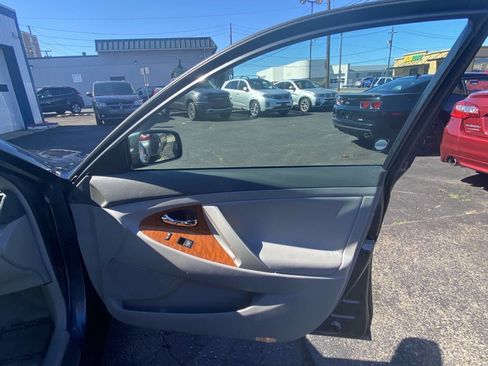 Used 2011 Toyota Camry XLE image 35