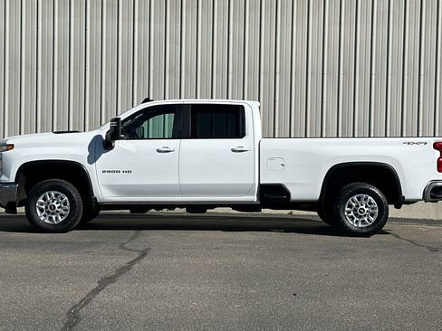 Used 2025 Chevrolet Silverado 2500 LT w/ Convenience Package image 7