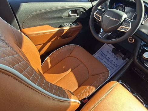 New 2026 Chrysler Pacifica Pinnacle image 17