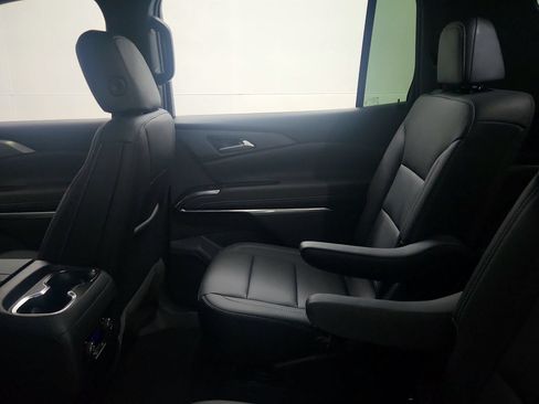 Used 2025 Chevrolet Traverse LT w/ Driver Confidence Package FWD image 23