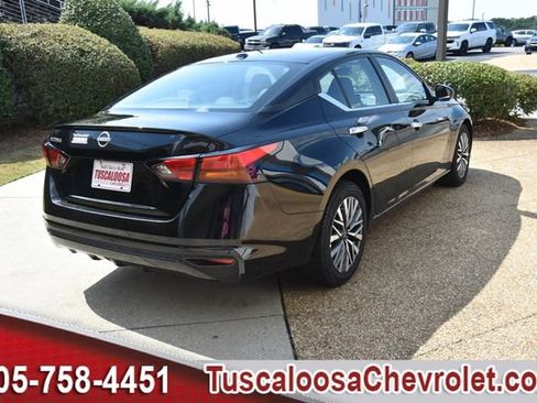 Used 2025 Nissan Altima 2.5 SV FWD image 11