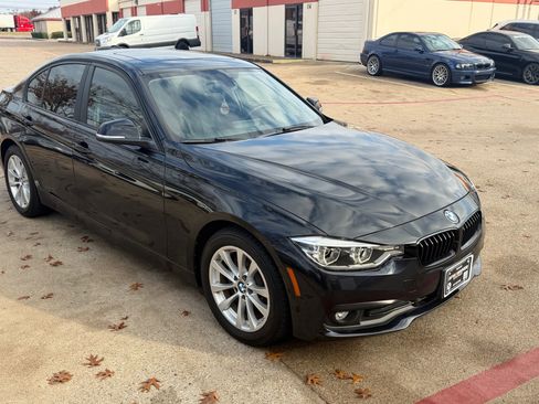 Used 2018 BMW 320i xDrive Sedan w/ Convenience Package image 3