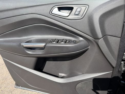 Used 2019 Ford Escape SE FWD image 18