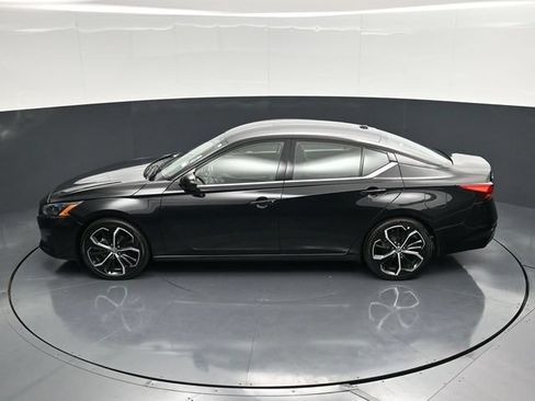 Used 2024 Nissan Altima 2.5 SR FWD image 48