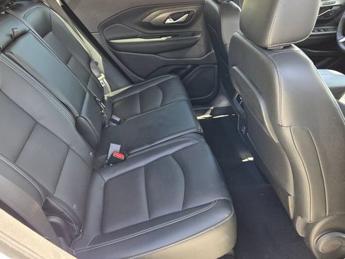 Used 2023 GMC Terrain SLT FWD image 17