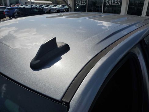 Used 2022 Chevrolet Silverado 1500 LT w/ Z71 Off-Road Package AWD/4WD image 13