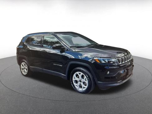 Used 2025 Jeep Compass Latitude AWD/4WD image 7