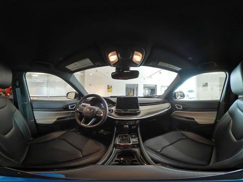 Used 2025 Jeep Compass Limited AWD/4WD image 42