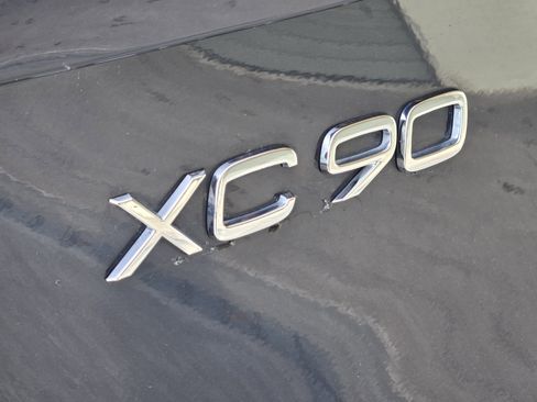 Used 2021 Volvo XC90 T6 Momentum w/ Protection Package Premier image 18