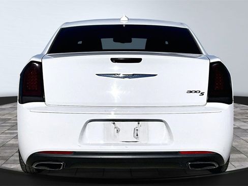 Used 2019 Chrysler 300 S image 5