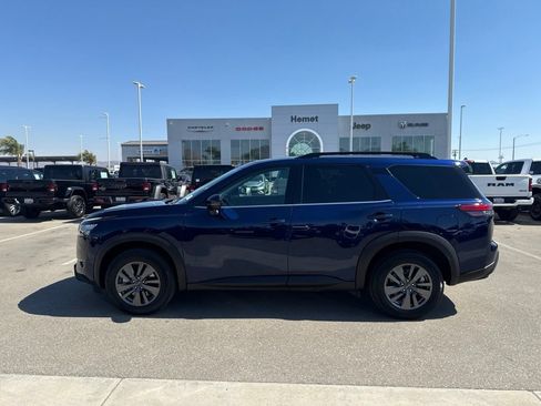 Used 2024 Nissan Pathfinder SV FWD image 5
