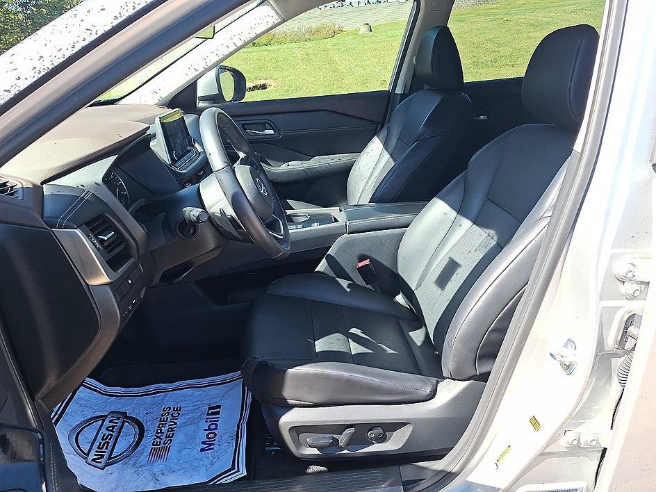 Certified 2023 Nissan Rogue SV w/ SV Premium B Package FWD image 11