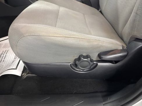 Used 2019 Toyota Tacoma SR image 18