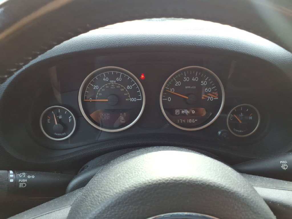 Used 2016 Jeep Wrangler Unlimited Sahara AWD/4WD image 12