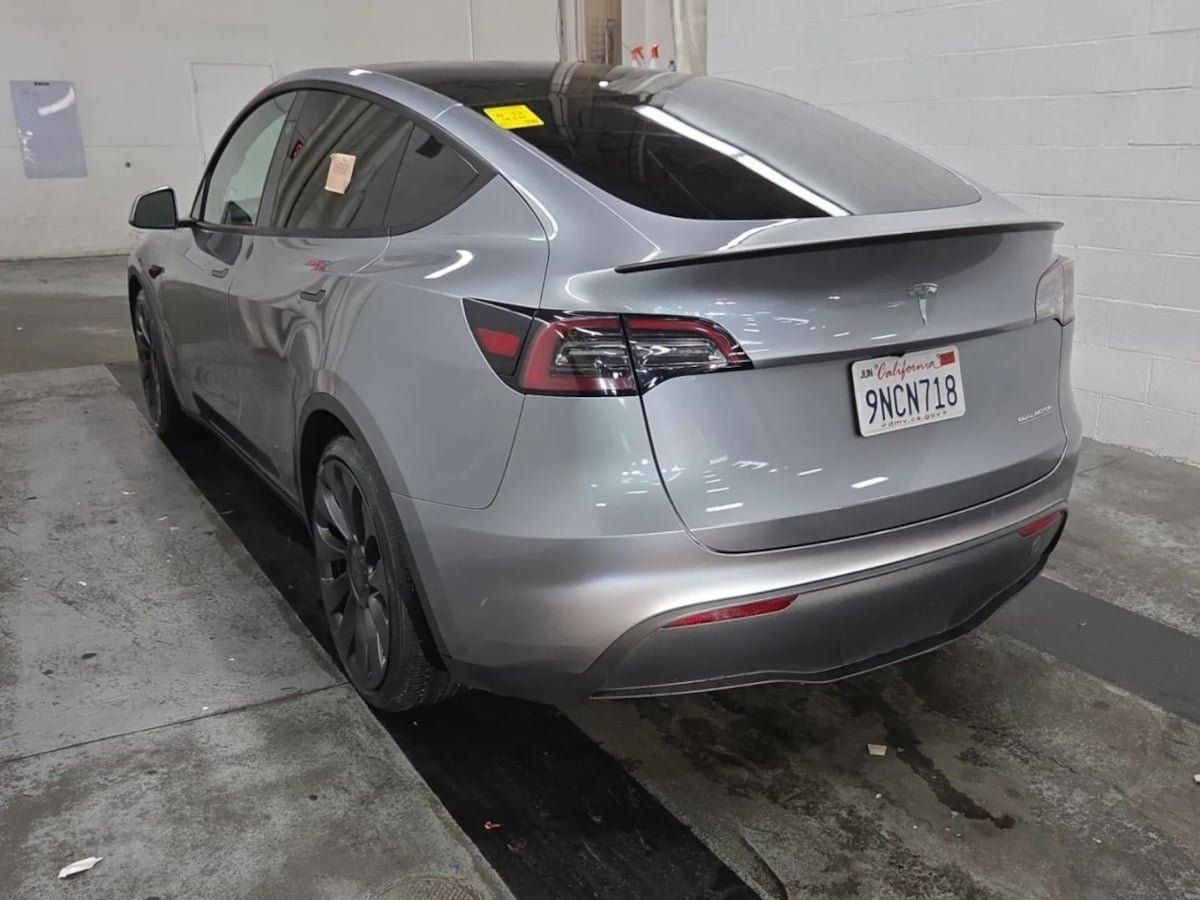 Used 2024 Tesla Model Y Performance AWD/4WD image 3