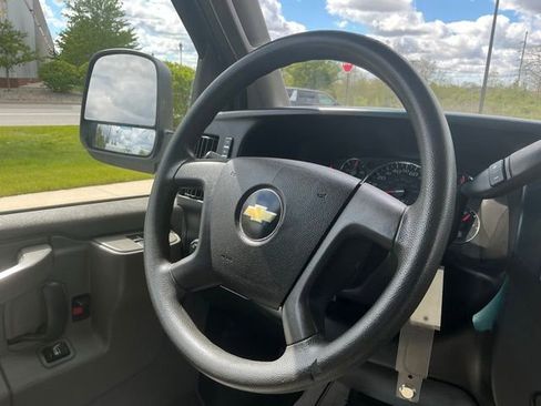 Used 2017 Chevrolet Express 2500 Extended RWD image 21
