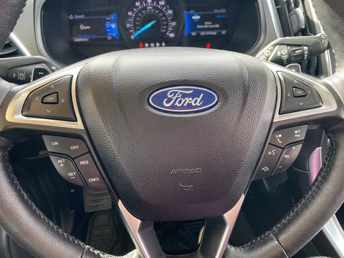 Used 2022 Ford Edge Titanium w/ Class II Trailer Tow Package image 8