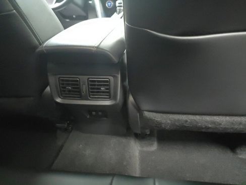 Certified 2021 Toyota Venza XLE image 9