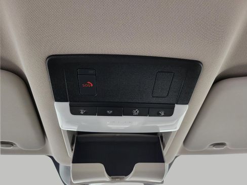 Used 2025 Nissan Rogue SV image 19