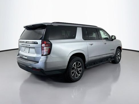 Used 2024 Chevrolet Suburban Z71 w/ Luxury Package AWD/4WD image 9