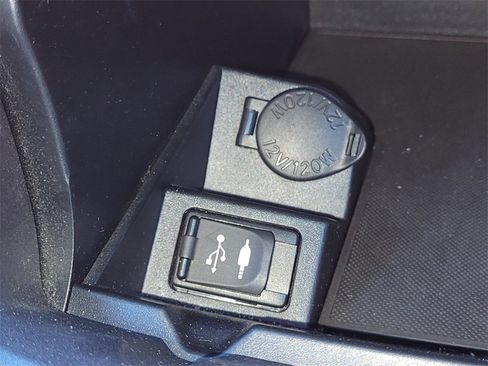 Used 2015 Toyota Camry SE image 20