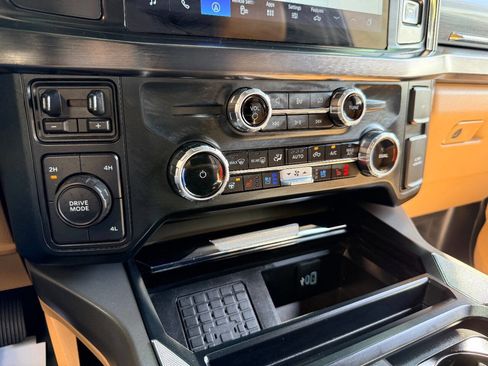 Used 2023 Ford F450 Lariat AWD/4WD image 30