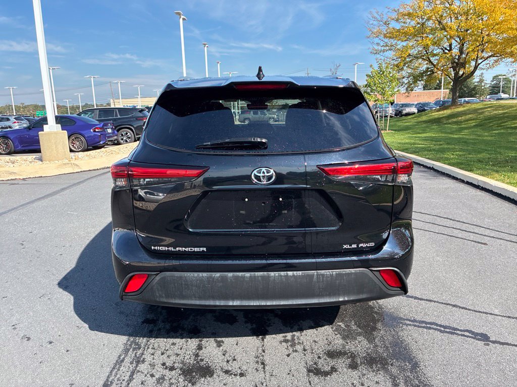 Used 2022 Toyota Highlander XLE AWD/4WD image 10