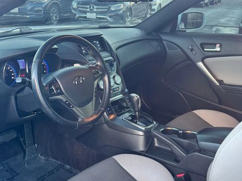 Used 2016 Hyundai Genesis 3.8 image 12