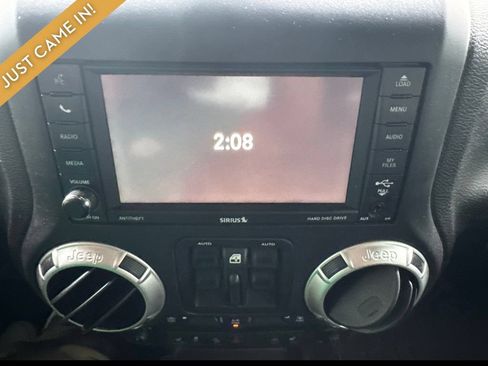 Used 2016 Jeep Wrangler Unlimited Sahara w/ Connectivity Group AWD/4WD image 8