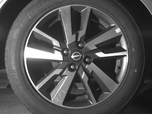 Used 2025 Nissan Versa SV image 15