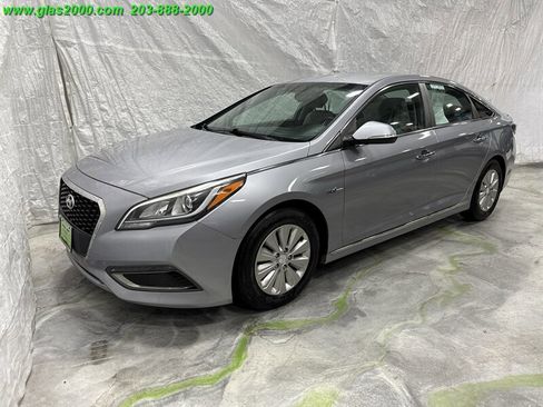 Used 2016 Hyundai Sonata SE image 1