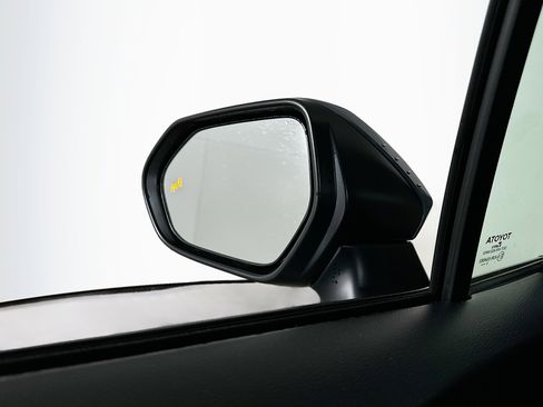 Used 2026 Toyota Corolla SE FWD image 16