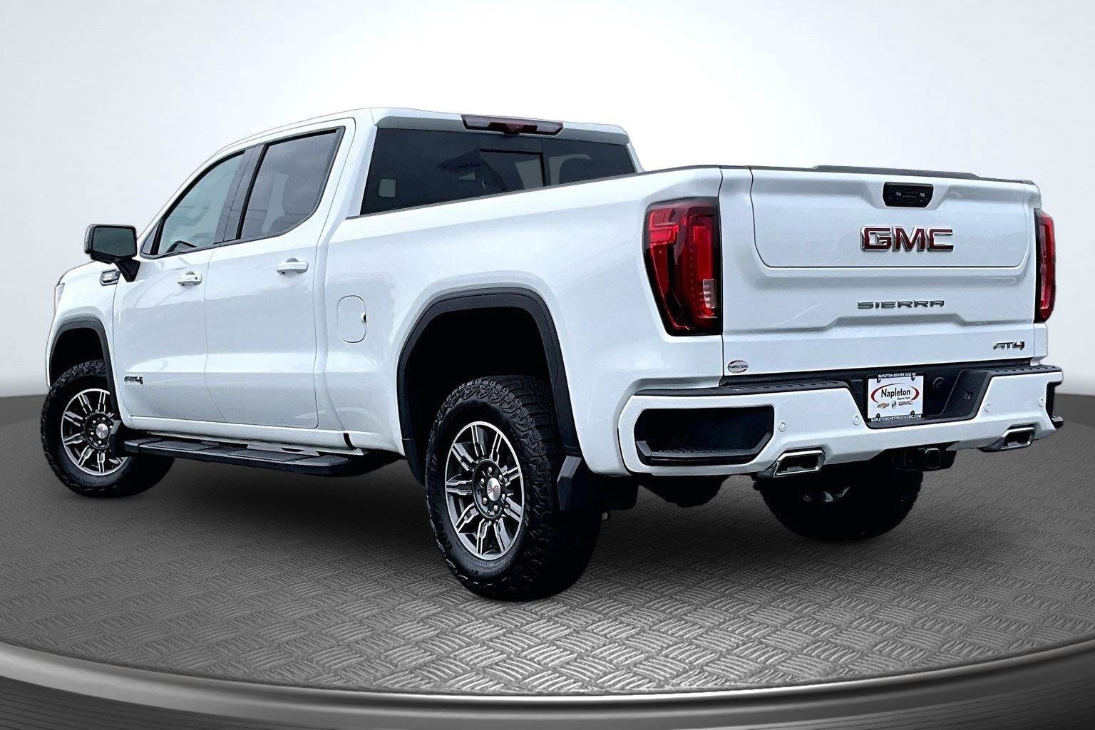 Used 2024 GMC Sierra 1500 AT4 w/ Technology Package AWD/4WD image 14