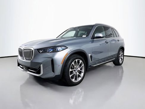Used 2024 BMW X5 xDrive40i w/ Premium Package image 3