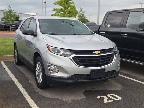 Used 2019 Chevrolet Equinox LS w/ LS Convenience Package AWD/4WD image 4