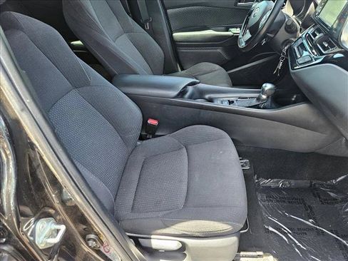 Used 2018 Toyota C-HR XLE FWD image 19