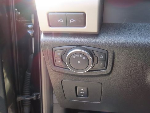 Used 2015 Ford F150 Lariat w/ Equipment Group 501A Mid AWD/4WD image 24