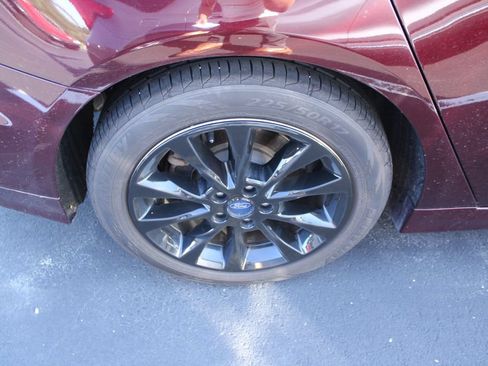 Used 2017 Ford Fusion SE FWD image 4