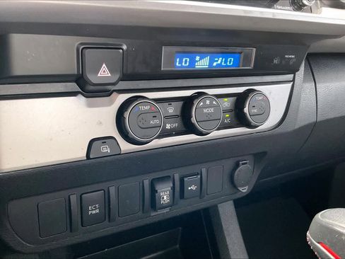 Used 2022 Toyota Tacoma SR5 RWD image 30
