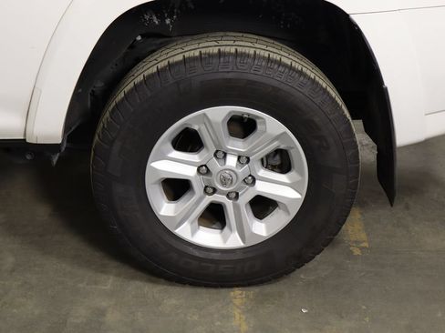 Used 2016 Toyota 4Runner SR5 RWD image 40