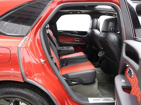 Used 2022 Bentley Bentayga AWD/4WD image 89