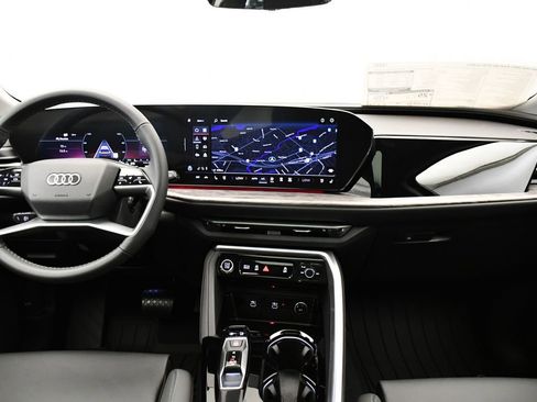 Used 2025 Audi Q5 Premium Plus w/ Premium Plus image 19