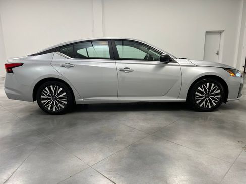 Used 2024 Nissan Altima 2.5 SV image 8