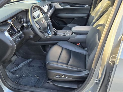 Used 2024 Cadillac XT6 Premium Luxury image 11
