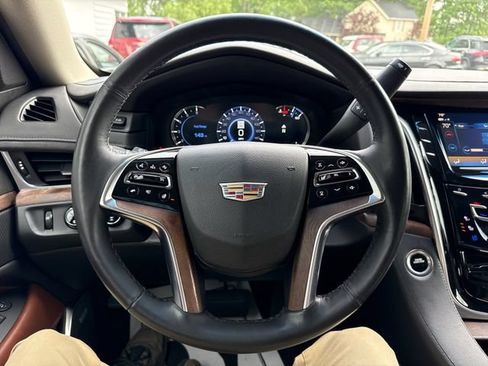 Used 2019 Cadillac Escalade Luxury AWD/4WD image 19