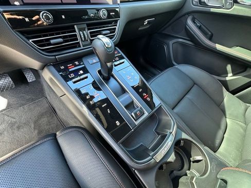 Used 2022 Porsche Macan S image 28
